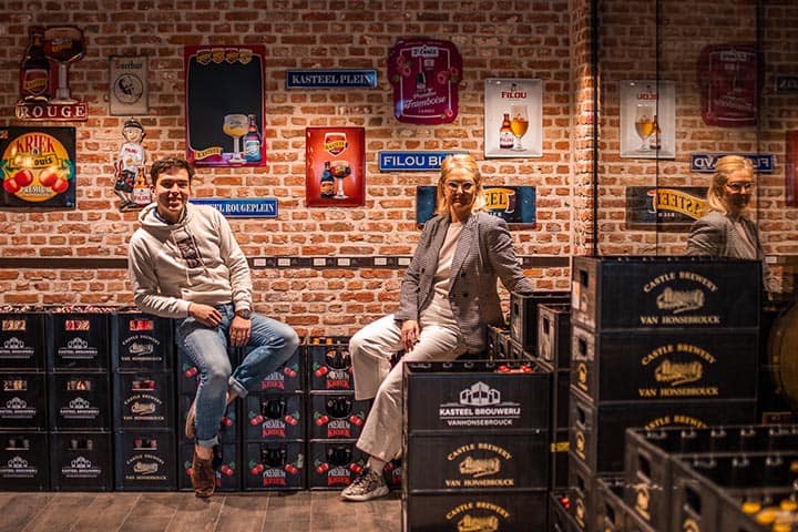 Feldj and Cinthy crates Beer Boutique