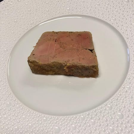 Terrine van ganzenlever en zwarte peper.